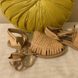 Tan Authentic Mexican huarache shoes. Tie up strap.